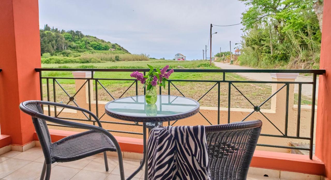 Logas Beach Studios Peroulades  Dış mekan fotoğraf