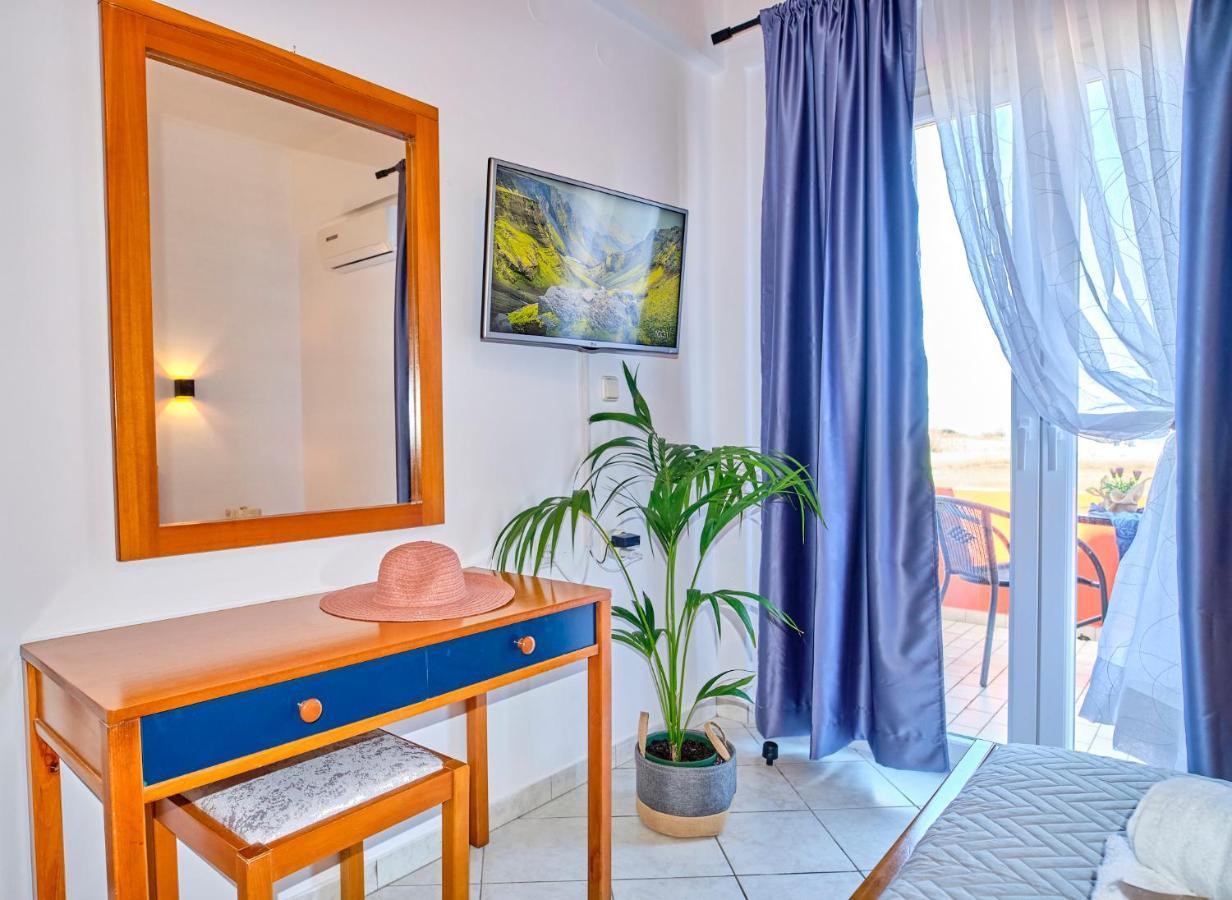 Logas Beach Studios Peroulades  Dış mekan fotoğraf