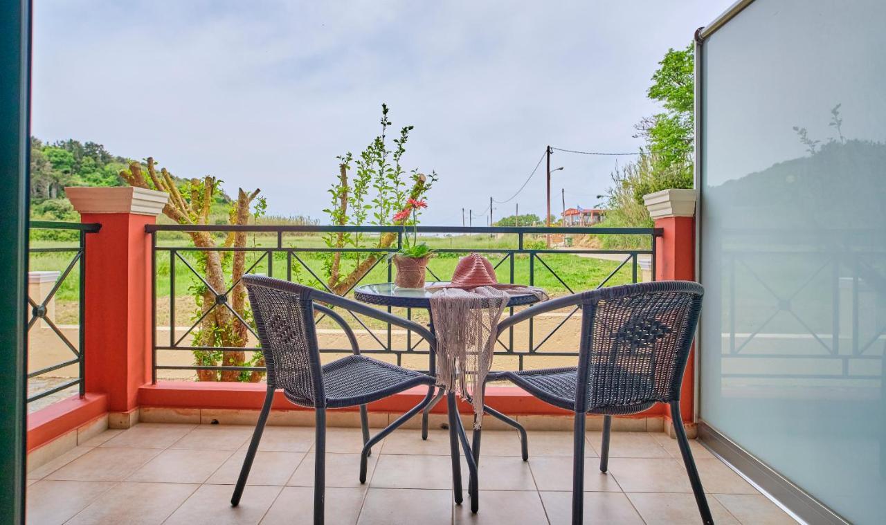 Logas Beach Studios Peroulades  Dış mekan fotoğraf