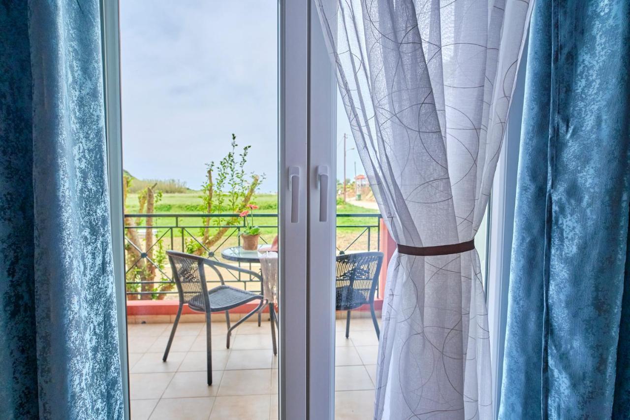 Logas Beach Studios Peroulades  Dış mekan fotoğraf